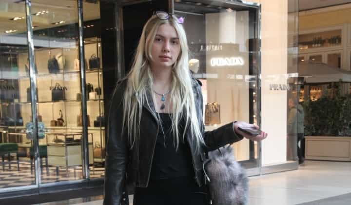 Aleyna Tilki, Hatay'da çocuklarla ilgilenmeye devam ediyor 1 Aleyna Tilki, Hatay’da çocuklarla ilgilenmeye devam ediyor