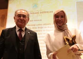 Gamze Özçelik’e ‘Yüksek İnsani Değerler Ödülü’ verildi