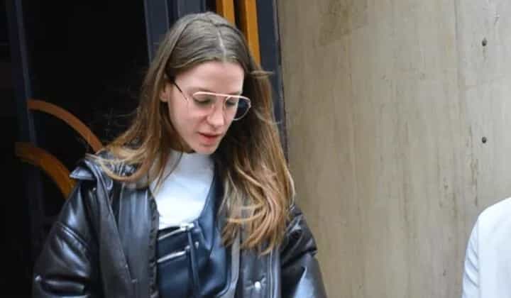 Halsiz ve neşesiz Serenay Sarıkaya