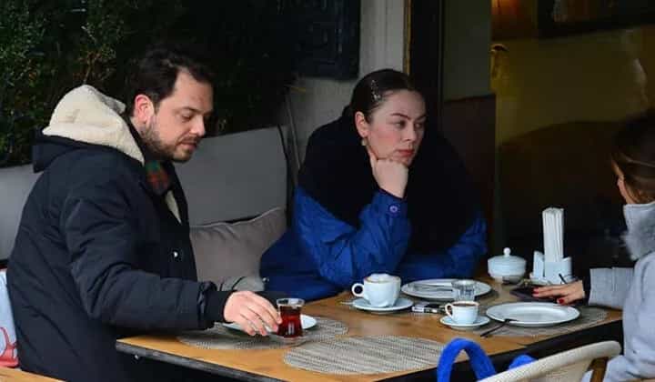 Demet Evgar arkadaşları ile depremzedeler için neler yapabileceklerini konuştu 1 Demet Evgar arkadaşları ile depremzedeler için neler yapabileceklerini konuştu