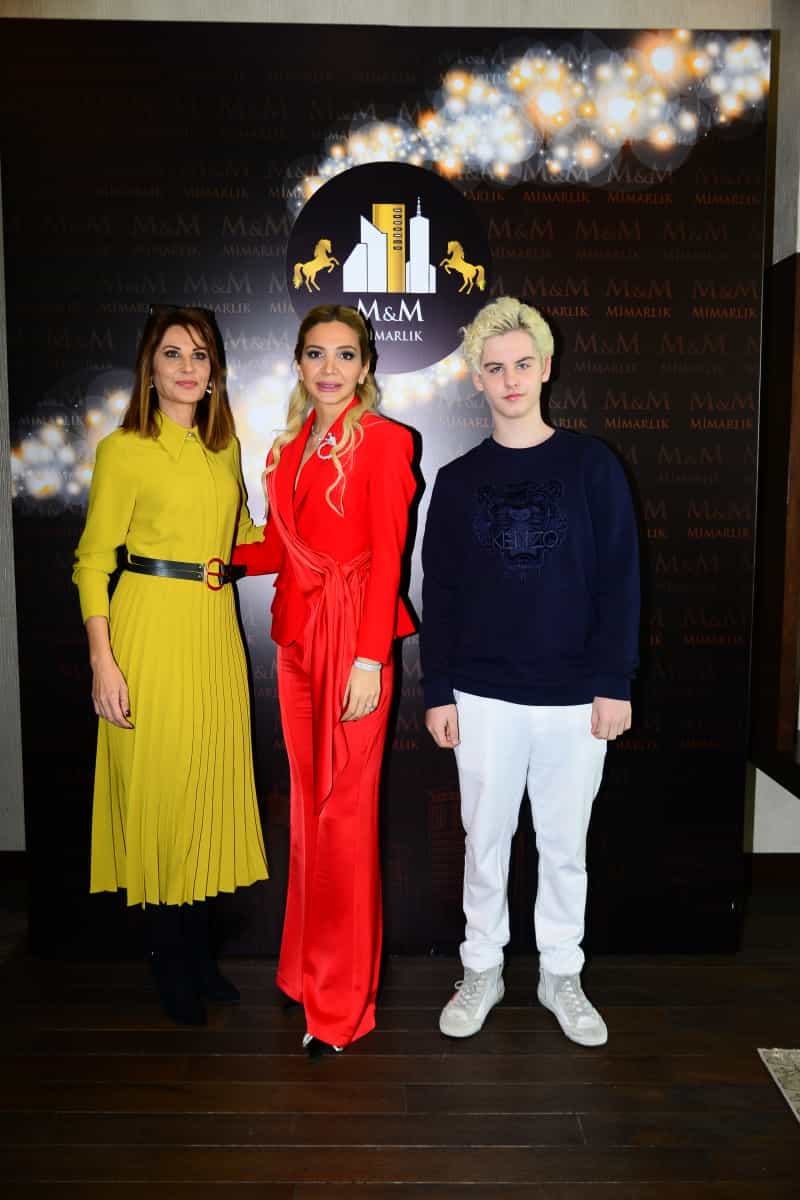 HandeKazanova Merve YukselCanMermer M&M Mimarlık kurucusu ve Milli rallici Merve Mermer, Quasar İstanbul’daki ofisinin açılışı için özel bir davet verdi