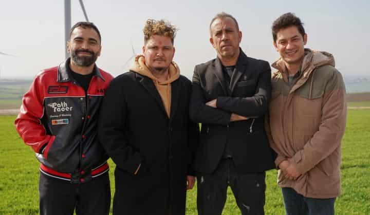 Kahkaha dolu komedi filmi ‘Üçlü Pürüz’ün afişi yayınlandı 1 Kahkaha dolu komedi filmi ‘Üçlü Pürüz’ün afişi yayınlandı