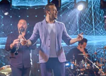 Deha Bilimlier sahnede göz yaşlarını tutamadı