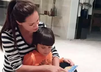 Ebru Şallı, oğlu Pars’ın eşyalarını paketleyip depremzede çocuklara bağışladı