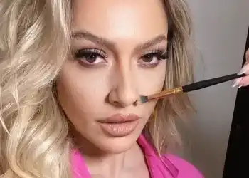 Hadise’den yürek hoplatan küvet pozu