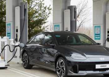 Hyundai, elektrikli araçlar için otomatik şarj robotu geliştirdi