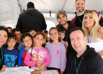 Yonca Evcimik, İrem Derici, Atakan Işıktutan ve Özgür Aras Hatay’da 400 çocukla resim yaptı