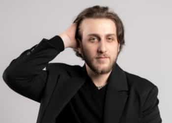 Kerem Berberoğlu, yeni teklisi ‘Yalanım Yaklaşmaz’ı dinleyicisi ile buluşturdu