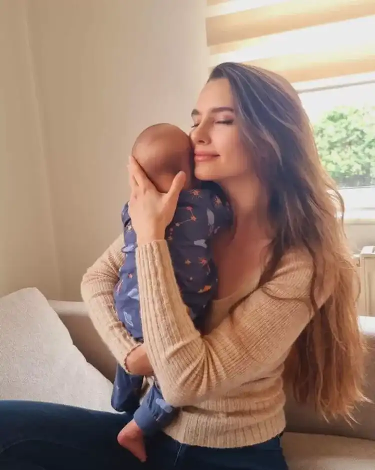Leyla Lydia Tuğutlu, oğlunu paylaştı 3 642bb184e4bfdd1ef8f7c53b Leyla Lydia Tuğutlu, oğlunu paylaştı