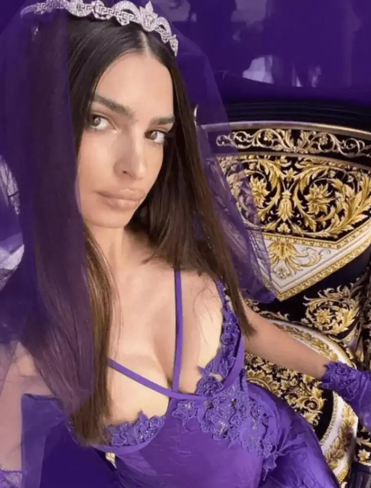 Emily Ratajkowski'nin Harry Styles aşkı önceden mi başladı? 4 642ec1bfe4bfdd0d0c3ab792 Emily Ratajkowski'nin Harry Styles aşkı önceden mi başladı?