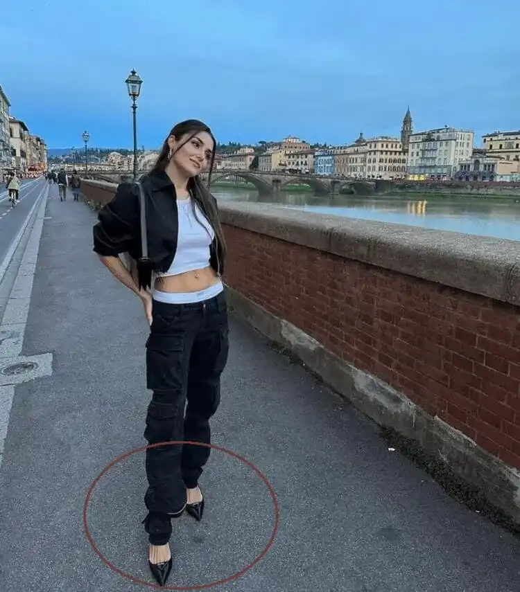 İtalya'da tatiline devam eden Hande Erçel'in ayakları olay oldu 3 64455f06e4bfdd17b0e469d3 İtalya'da tatiline devam eden Hande Erçel'in ayakları olay oldu