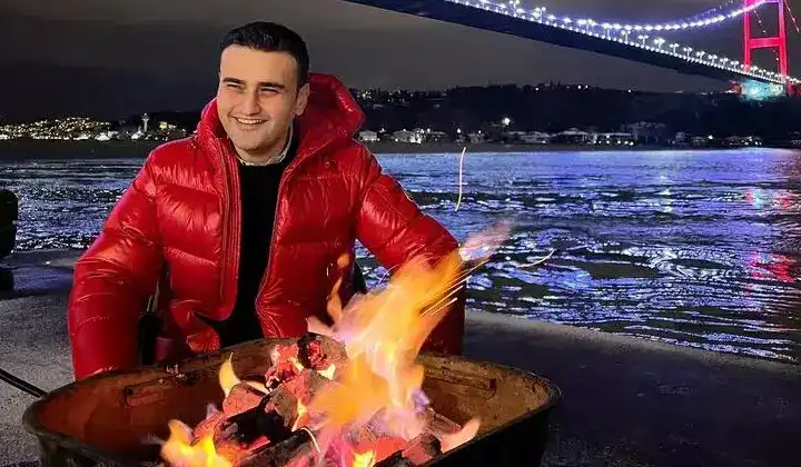 CZN Burak'tan sosyal medyada takipçi rekoru 1 CZN Burak’tan sosyal medyada takipçi rekoru