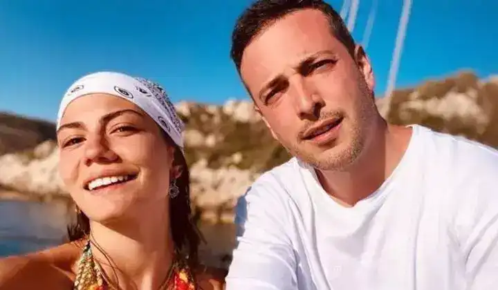 Demet Özdemir'in eşyalarını toparlayarak evi boşalttığı iddia edildi 2 Demet Özdemir’in eşyalarını toparlayarak evi boşalttığı iddia edildi