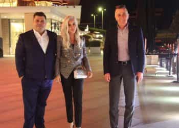 Elif İnci Aras, eşi Baran Aras ve Dr. Mehmet Durman ile iftar yemeği yedi