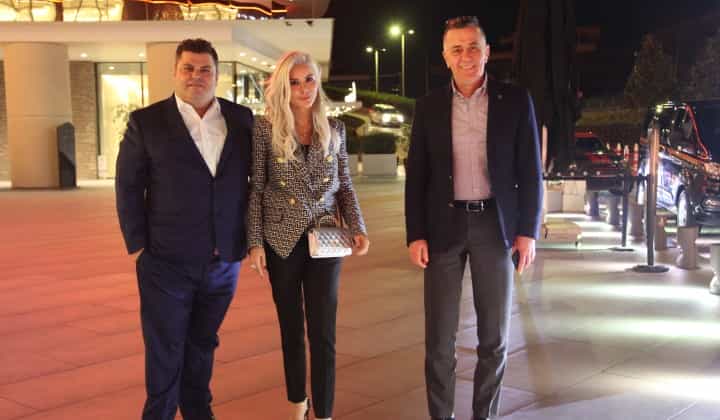 Elif İnci Aras, eşi Baran Aras ve Dr. Mehmet Durman ile iftar yemeği yedi 1 Elif İnci Aras, eşi Baran Aras ve Dr. Mehmet Durman ile iftar yemeği yedi