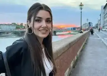 İtalya’da tatiline devam eden Hande Erçel’in ayakları olay oldu