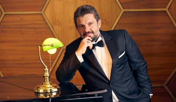 Mustafa Akay, 'Aşk-ı Müebbet'in yakaladığı başarı sonrası, bu kez çok farklı bir proje ile müzikseverlerin karşısına çıkıyor 1 Mustafa Akay, ‘Aşk-ı Müebbet’in yakaladığı başarı sonrası, bu kez çok farklı bir proje ile müzikseverlerin karşısına çıkıyor