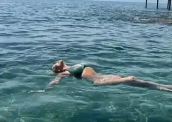 Pelin Öztekin bikini sezonunu erkenden Alanya’da açtı