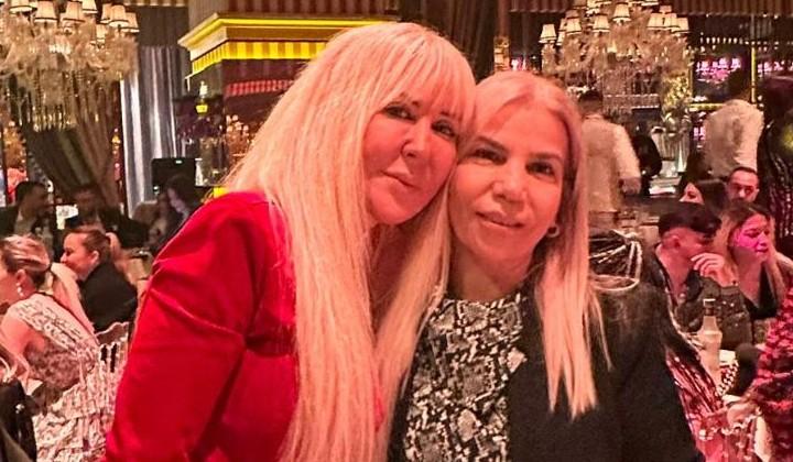 Ünlü astrolog Şenay Devi yeni yaşını Türkan Şerbetçi ev sahipliğinde Cahide Palazzo'da kutladı 3 Ünlü astrolog Şenay Devi yeni yaşını Türkan Şerbetçi ev sahipliğinde Cahide Palazzo’da kutladı