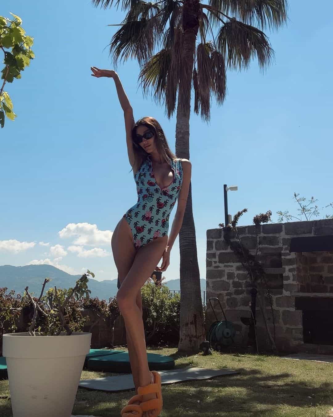 sevval sahin seksi 4 Tatil sezonunu erken açan Şevval Şahin, mayolu seksi pozlarıyla beğeni yağmuruna tutuldu