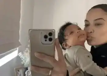 Ünlü model Shanina Shaik eski formuna kavuştu