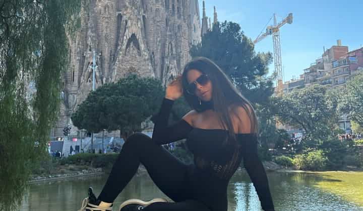 Simge Sağın, 'Harcandıkça' ile Spotify Camp Nou stadında 2 Simge Sağın, ‘Harcandıkça’ ile Spotify Camp Nou stadında