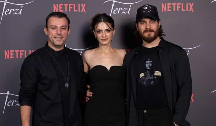 Netflix, yeni dizisi Terzi'nin lansmanını ekibin bir araya geldiği bir yemek ile kutladı 2 Netflix, yeni dizisi Terzi’nin lansmanını ekibin bir araya geldiği bir yemek ile kutladı