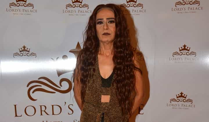 Yıldız Tilbe, yeni imajıyla bayramda Kıbrıslı sevenleriyle bir araya geldi 2 Yıldız Tilbe, yeni imajıyla bayramda Kıbrıslı sevenleriyle bir araya geldi