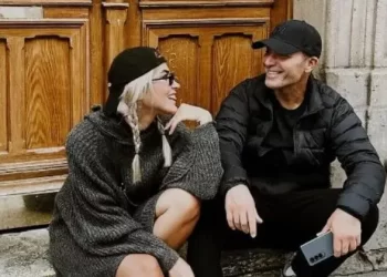 Melis Sütşurup ile Mustafa Sandal’dan Londra pozu