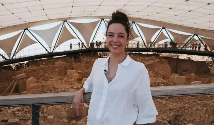 Azra Akın imajını tazeledi 2 Azra Akın imajını tazeledi