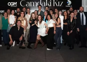 ‘Camdaki Kız’ ekibi final yemeğinde bir araya geldi