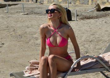 Cansu Taşkın, bikini sezonunu Azka Otel’de açtı