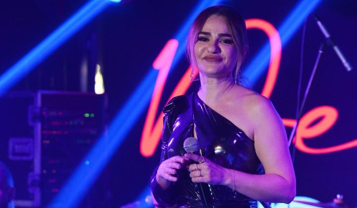 Derya Bedavacı, Ataşehir Watergarden’daki Muamma Plus’da sahne aldı