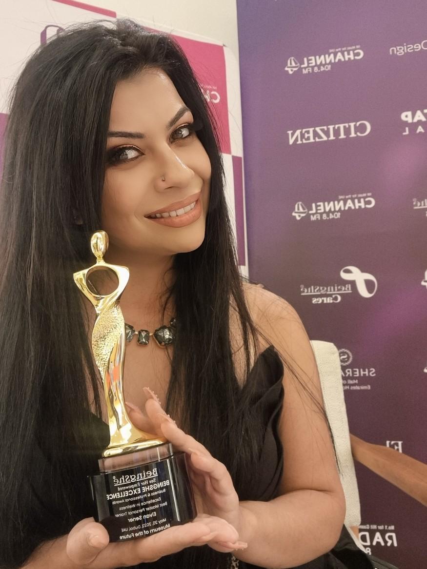 Elvan Şener, ‘BeingShe Business & Professional Awards’da ikinci kez ‘En İyi Master Personal Trainer’ ödülünü kazandı 3 elvan sener1 Elvan Şener, ‘BeingShe Business & Professional Awards’da ikinci kez ‘En İyi Master Personal Trainer’ ödülünü kazandı