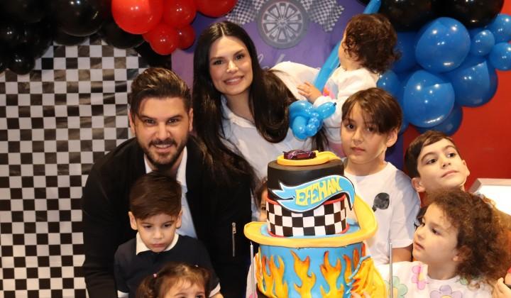 Sayışman Ailesi'nden mutluluk pozları 2 Sayışman Ailesi’nden mutluluk pozları