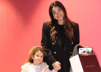 Gizem Hatipoğlu, önceki gün kızıyla Metropol İstanbul’da objektiflere yansıdı