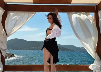 Merve Çağıran tatil pozlarıyla nefes kesti