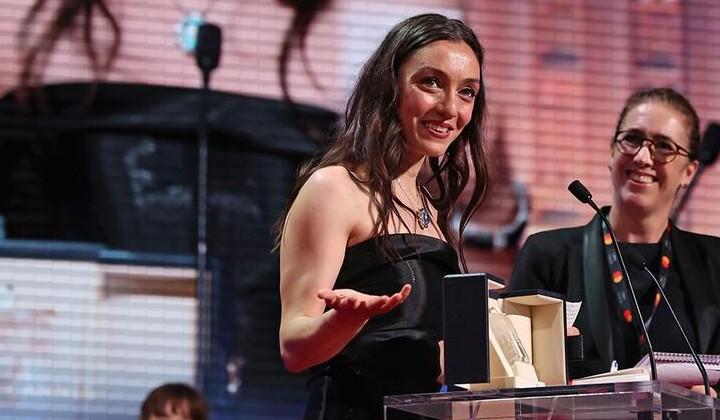 76'ncı Cannes Film Festivali'nde 'En İyi Kadın Oyuncu' ödülü Merve Dizdar'a 2 76’ncı Cannes Film Festivali’nde ‘En İyi Kadın Oyuncu’ ödülü Merve Dizdar’a
