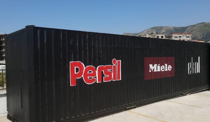 Persil ve Miele, deprem bölgelerinde çamaşır yıkama ve kurutma alanları oluşturarak depremzedelerin kullanımına sundu 1 Persil ve Miele, deprem bölgelerinde çamaşır yıkama ve kurutma alanları oluşturarak depremzedelerin kullanımına sundu