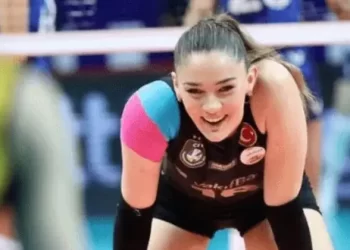 Zehra Güneş, katıldığı davette giydiği kıyafetle büyüledi