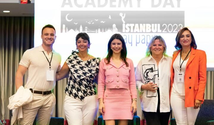 Ay Yapım'ın ev sahipliğinde 'Academy Day'de Türk dizilerinde kadının gücü konuşuldu 1 Ay Yapım’ın ev sahipliğinde ‘Academy Day’de Türk dizilerinde kadının gücü konuşuldu