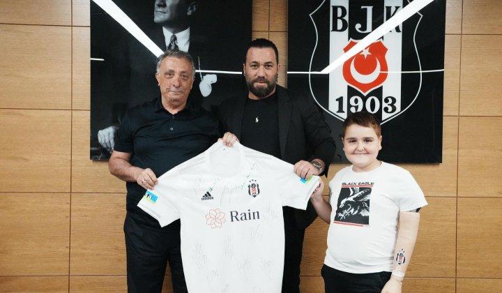 Ahmet Nur Çebi, Serkan Solmaz ile depremde ampüte kalan çocuklara yardım eli uzattı