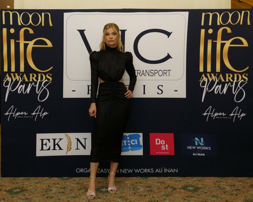 Moon Life, bu yılki ödül törenini Fransa’nın başkenti Paris’te görkemli bir şovla gerçekleştirdi 3 asli turanli Moon Life, bu yılki ödül törenini Fransa’nın başkenti Paris’te görkemli bir şovla gerçekleştirdi