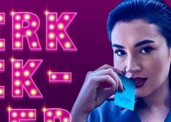 Ayşegül Kaplan, erkeklik hallerini tüm çıplaklığıyla irdelediği tek kişilik stand-up gösterisi ‘Erkekler Gülemez’ ile seyircisiyle buluşuyor