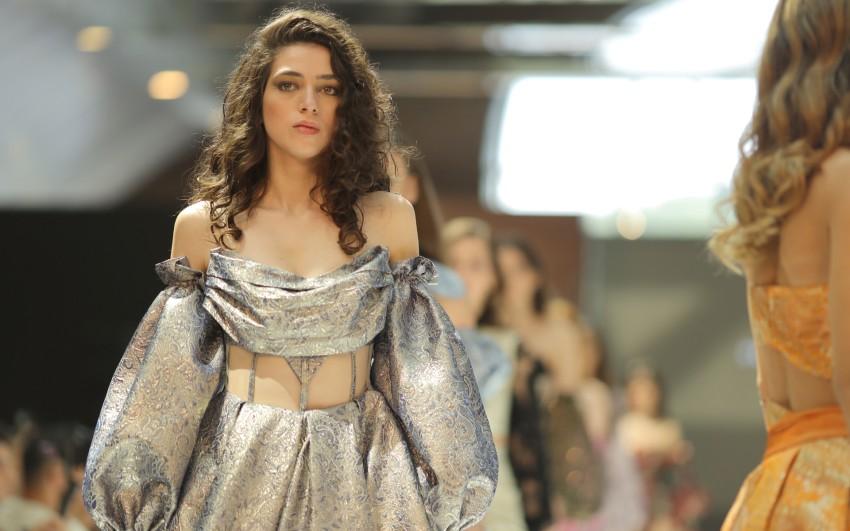 Fashion Week Türkiye 2023, 1. sezon defilelerini gerçekleştirdi 8 ayseguleraslan1 Fashion Week Türkiye 2023, 1. sezon defilelerini gerçekleştirdi