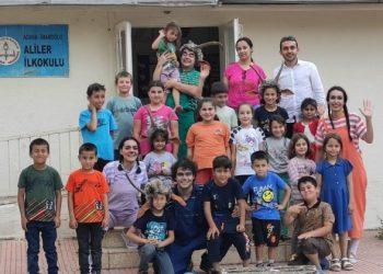 İnatçı Keçiler, deprem bölgesindeki çocuklar için Adana, Hatay ve Gaziantep’teki okullarda sahnelendi