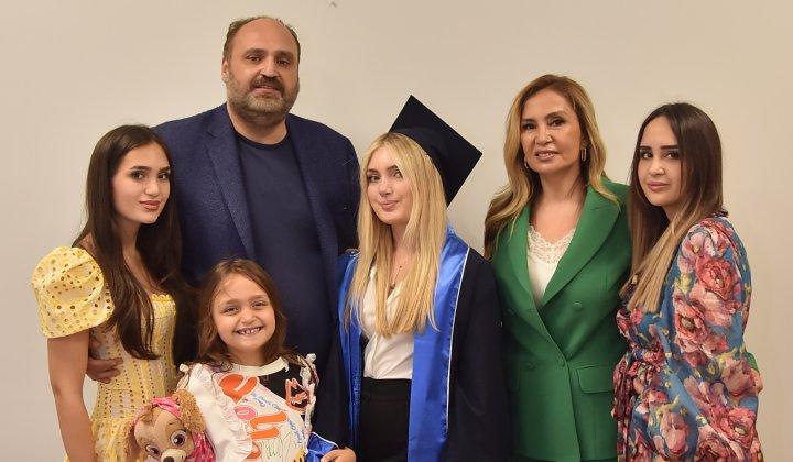Fatih Öztürk ve eşi Esra Öztürk’ün ortanca kızları Nehir Öztürk’ün mezuniyet sevinci