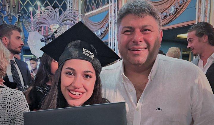 Tayfun Anlar'ın kızı Mina mezun oldu 1 Tayfun Anlar’ın kızı Mina mezun oldu