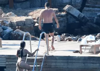 Zehra Çilingiroğlu bikini sezonunu açtı