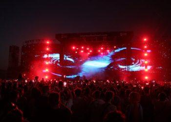 İstanbul Festivali Buray ve Hadise’nin sahne şovuyla Işıl Işıl